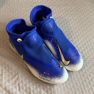Nike Phantom youth soccer cleats